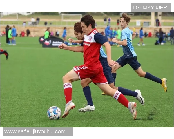 掌握足球技巧的关键要素与实用训练方法解析