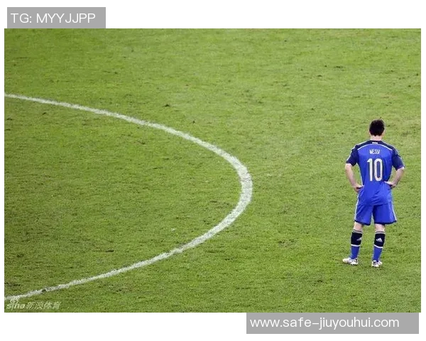 追寻足球运动员背影中的梦想与坚持之路